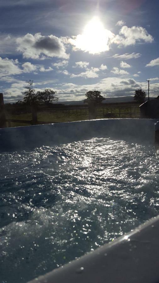 Villa Ruth'S Refresh Country Retreat With Private Hot Tub à Shrewsbury Extérieur photo