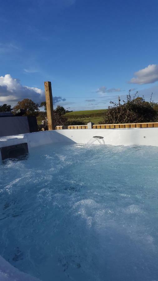 Villa Ruth'S Refresh Country Retreat With Private Hot Tub à Shrewsbury Extérieur photo