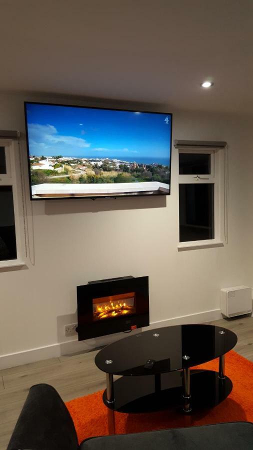 Villa Ruth'S Refresh Country Retreat With Private Hot Tub à Shrewsbury Extérieur photo